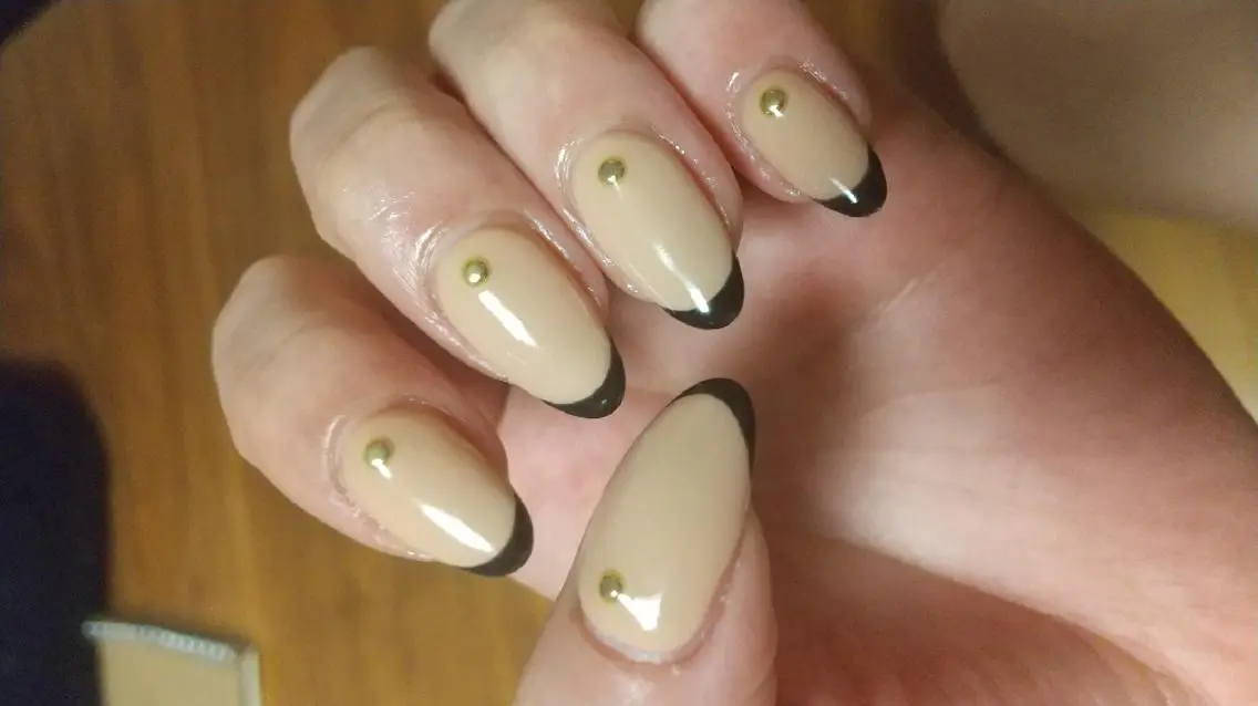 【ハンドフレンチネイル(オフ有り)+ドライケア】💅 2色まで無料&ラメライン入れ無料✨の写真