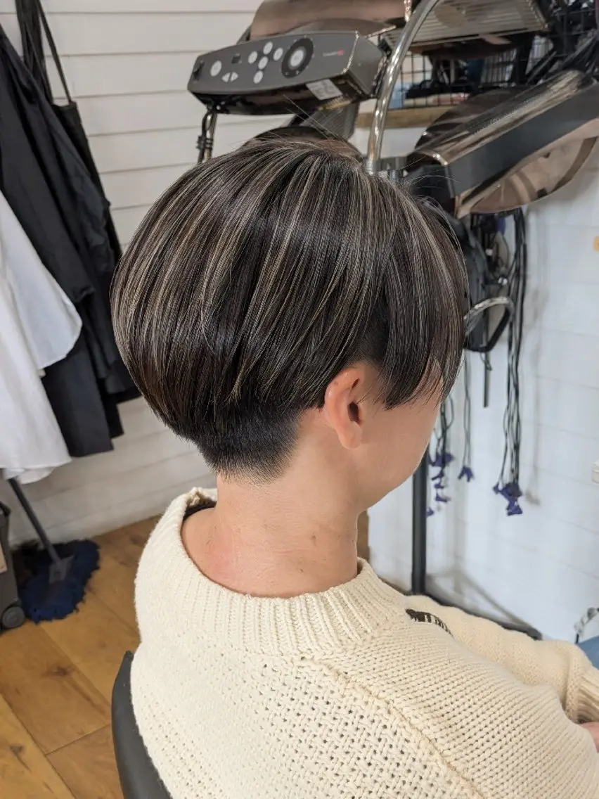 ショート カラー ベージュカラー ブリーチ ブラウンカラー ダブルカラー グレージュ 奥田 誠司のヘアスタイル