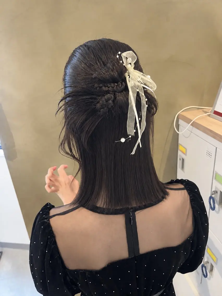 ミディアム 東村 桃花/HOOBのヘアスタイル