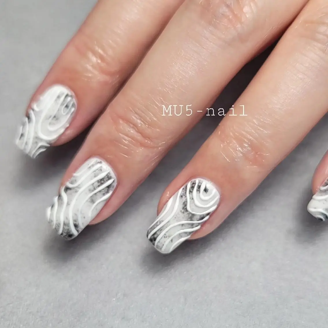 ネイル ニュアンスネイル MU5-nail 金山ネイルサロンのネイルデザイン