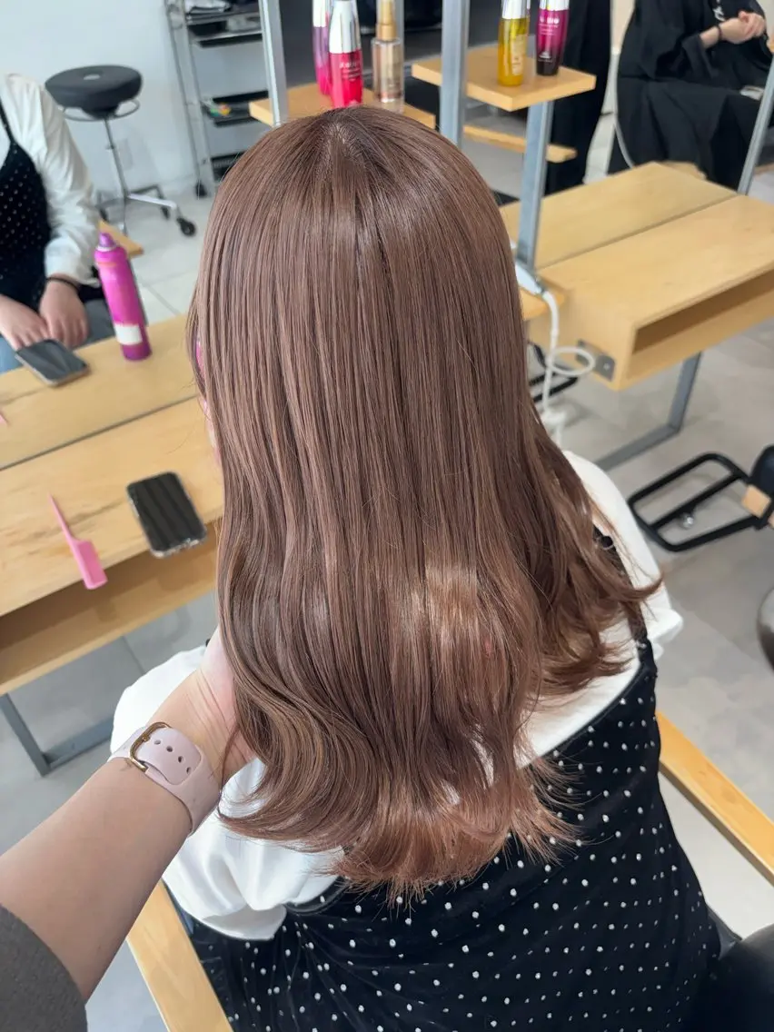 ロング カラー ヘアアレンジ ヘアカラー トリートメント ベージュ/グレージュ 🧸あやか/表参道のヘアスタイル