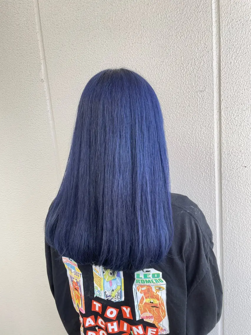 ロング カラー ヘアアレンジ ブリーチ ブルーカラー ネイビーカラー 縮毛矯正 ヘアカラー トリートメント ヘッドスパ ヘアセット 艶カラー✨縮毛矯正✨ 翁長孝輔のヘアスタイル