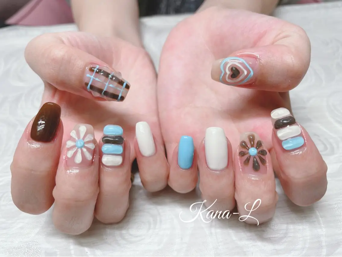 カラー ネイル フラワーネイル ニュアンスネイル ぷっくりネイル 芦辺 香奈のネイルデザイン
