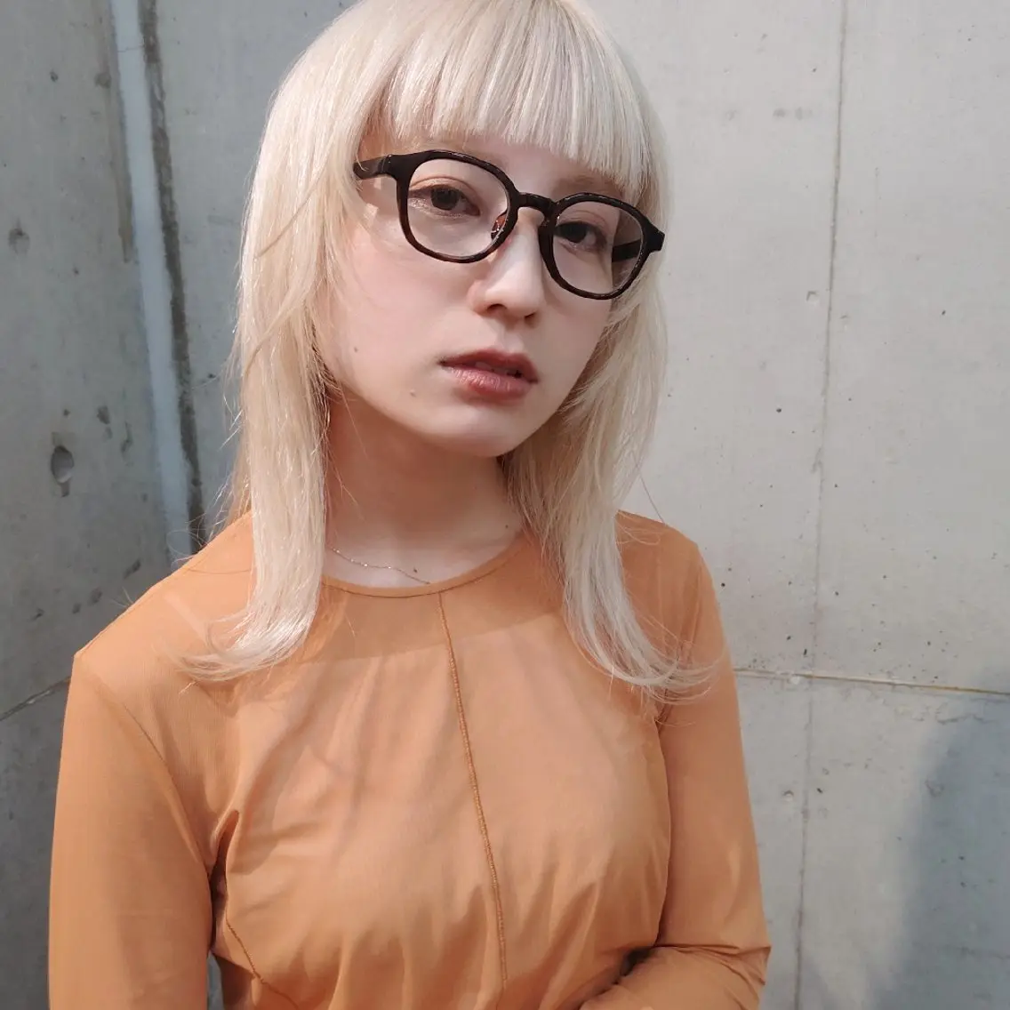 ミディアム カラー ブリーチ 抜きっぱなしブロンド ブロンド 髪質改善.縮毛矯正 ×韓国ヘアyukiのヘアスタイル