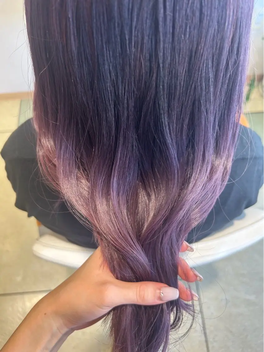 カラー momb 折戸結菜のヘアスタイル