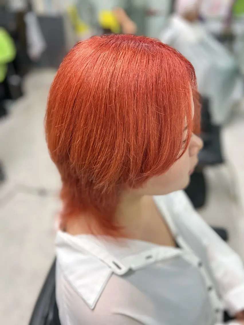 ミディアム カラー ブリーチ オレンジ レッドカラー ビューティサロン 月麗(ルナ)のヘアスタイル