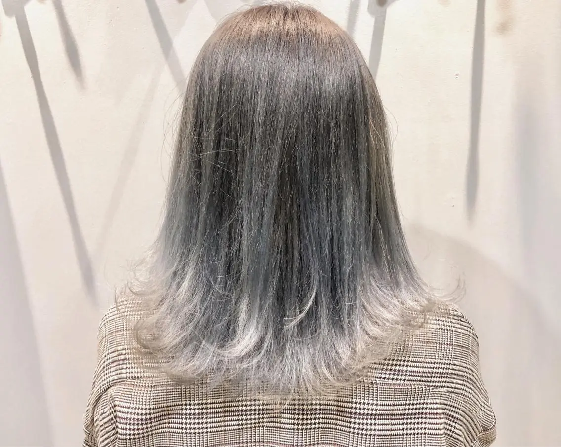 セミロング カラー VIRETTA 【ヴィレッタ】のヘアスタイル