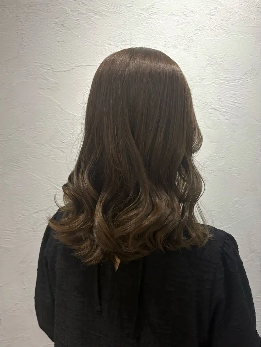 ミディアム カラー ベージュカラー 透明感カラー オリーブベージュ mimi 🌟のヘアスタイル