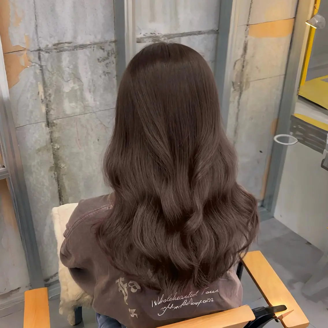 セミロング カラー パーマ アッシュ アッシュグレー アッシュグレージュ ベージュカラー 黒髪 ヘアカラー トリートメント akira｜ 透明感ベージュ｜梅田のヘアスタイル