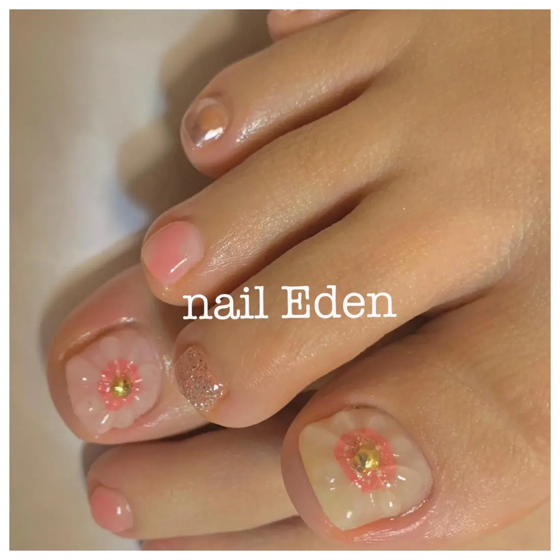 ネイル フラワーネイル 持ち込み ぷっくりネイル Eden ♾️のネイルデザイン