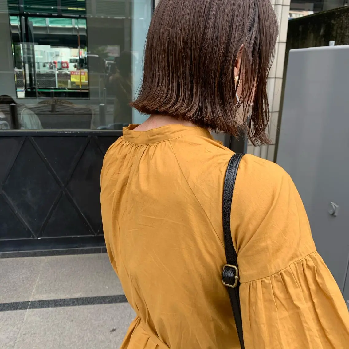 ミディアム カラー SAKINO ベージュカラーのヘアスタイル