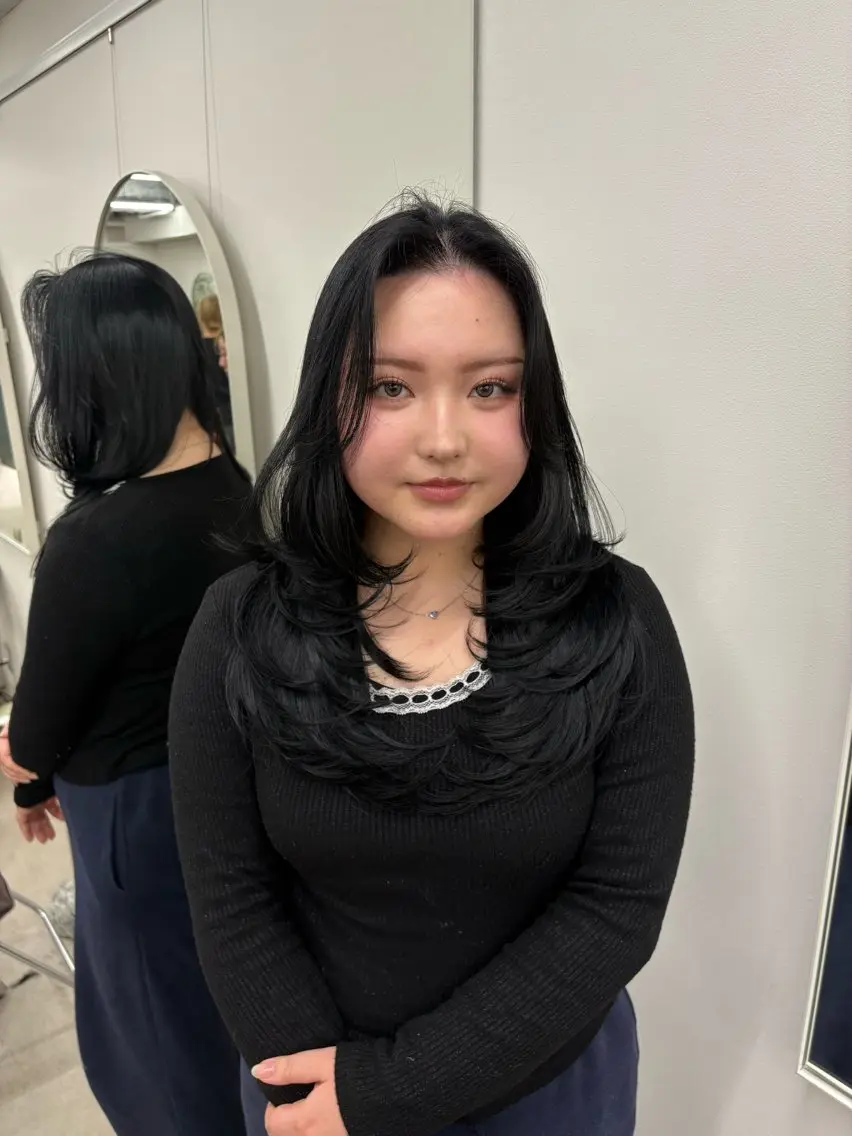 ロング カラー 黒髪 ブルーカラー ブルーブラック ハイレイヤー レイヤーカット カット トリートメント 🦋レイヤー職人 猪瀬玲奈🦋のヘアスタイル