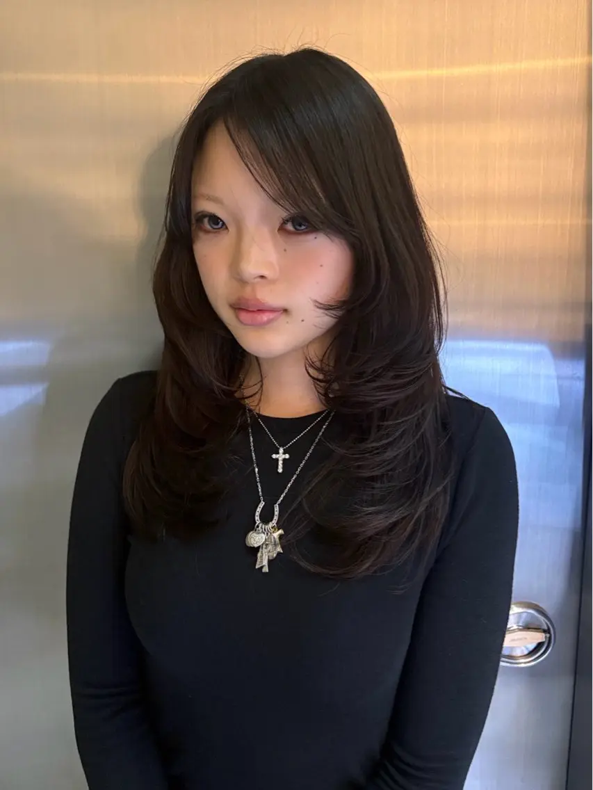 セミロング レイヤーカット ‘AXIS栄ガスビル Hinataのヘアスタイル
