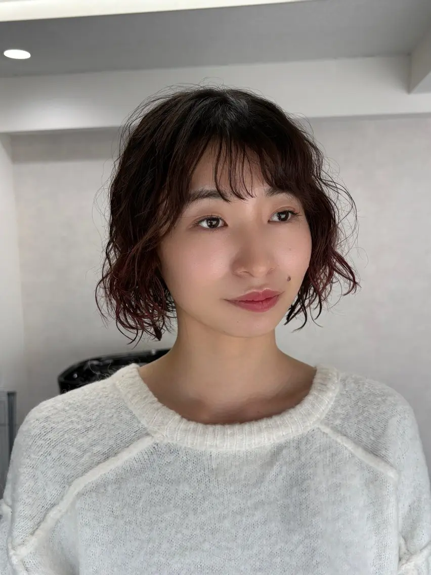 ショート パーマ 韓国レイヤー⋆౨ৎ゚ 透カラー🩶/ユウキのヘアスタイル
