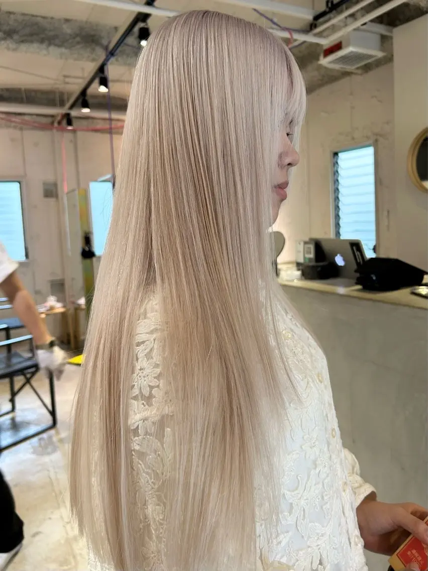 ロング カラー ブロンド ハイトーンカラー ホワイトブロンド カット ヘアカラー トリートメント 村上雅人 ナチュラルモードのヘアスタイル