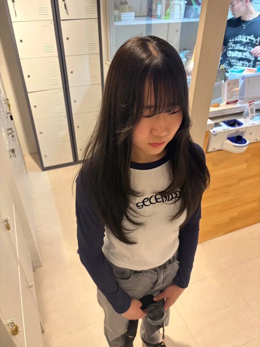 セミロング レイヤーカット ローレイヤー 光岡 玲遠のヘアスタイル