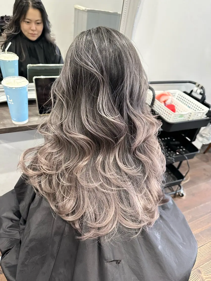 セミロング カット ヘアカラー トリートメント バレイヤージュ 隅中秀弥のヘアスタイル