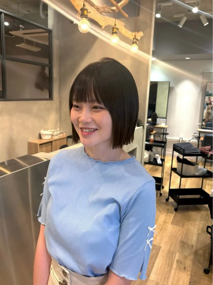 ショート 切りっぱなしボブ アッシュ ボブ ヘアカラー こうやま みるのヘアスタイル