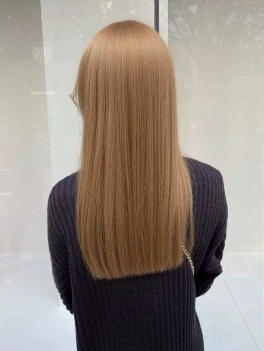 ロング カラー ヘアカラー トリートメント tomoya 透明感のグレージュのヘアスタイル