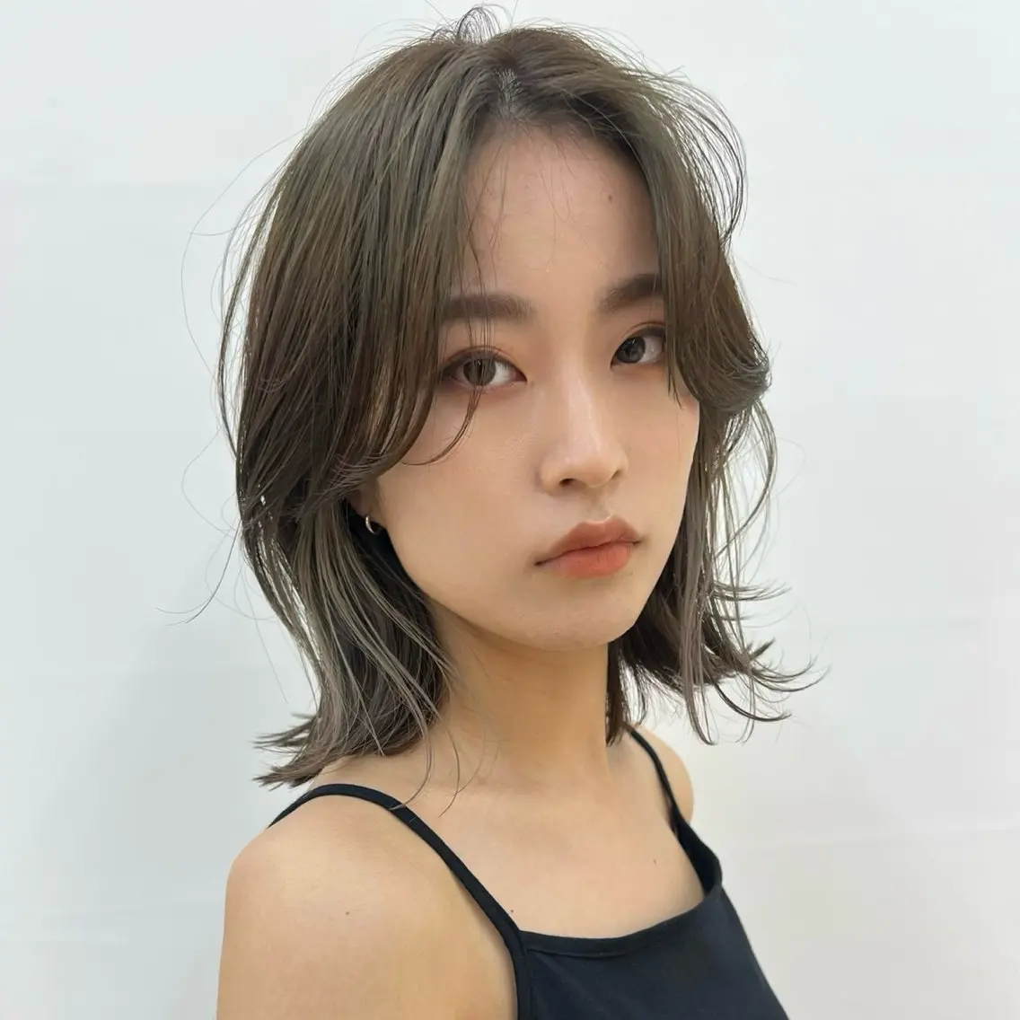 ショート ボブ かきあげバング 似合わせカット 鈴木 彩莉のヘアスタイル