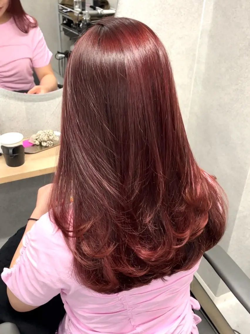 ロング カット ヘアカラー トリートメント 透明感カラー/レイヤ ー/顔まわり/辻部のヘアスタイル