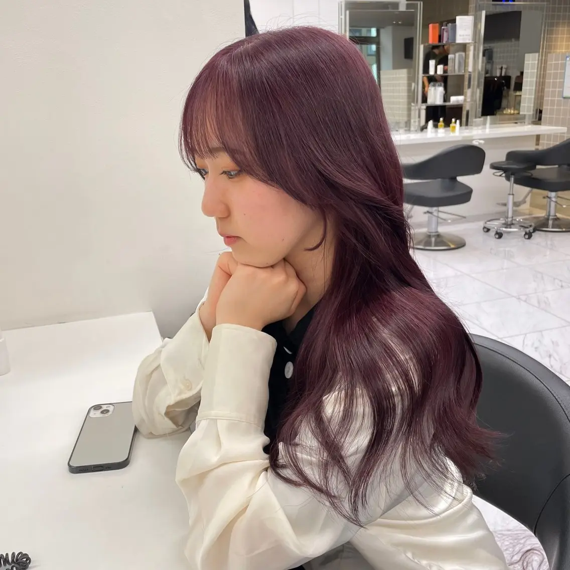 ロング カラー 抜け感レイヤー︴ ニュアンスカラーのヘアスタイル