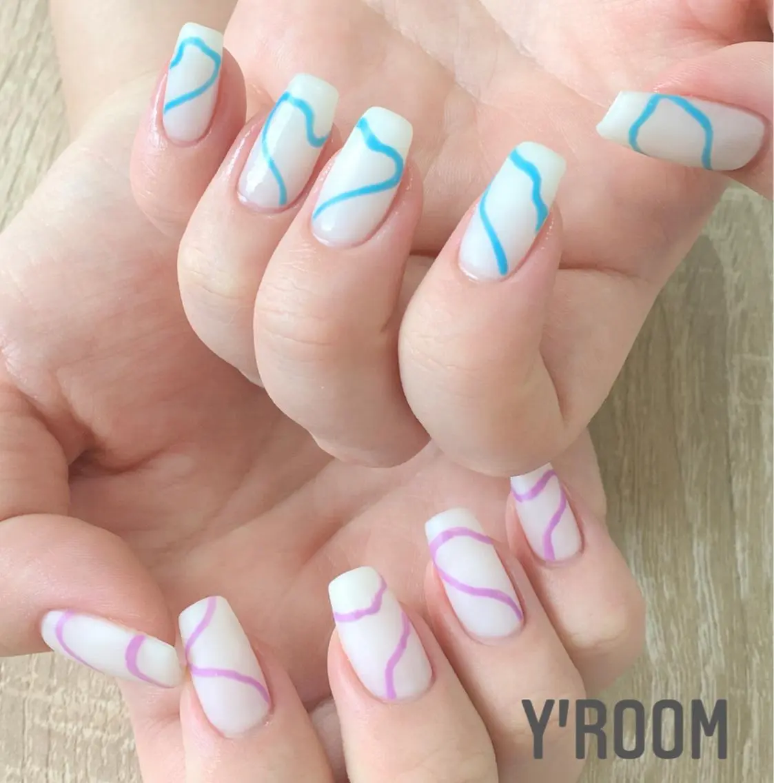 ネイル オーロラネイル フラッシュネイル フットネイル ジェルネイル 氷ネイル・うるうるネイル ハンドネイル YUKA （ネイリスト）のネイルデザイン