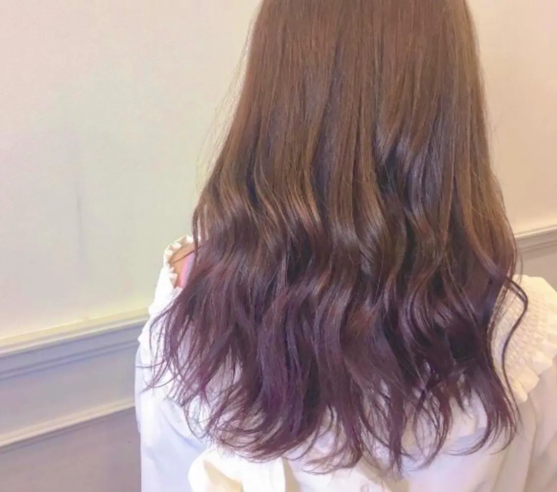 ミディアム カラー グラデーションカラー パープルカラー 新井 友菜のヘアスタイル