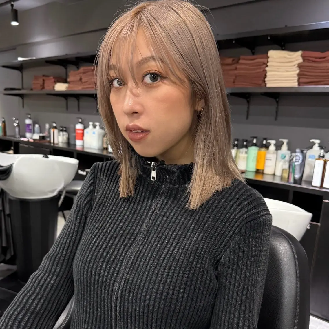 ミディアム カラー カット ヘアカラー 🎀ミルクティー/暖 色×レイヤー/マリアのヘアスタイル