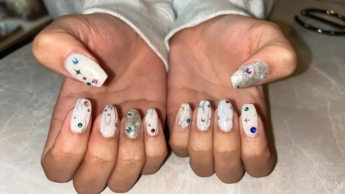 ネイル ストーンネイル ハンドネイル Lily Nailのネイルデザイン