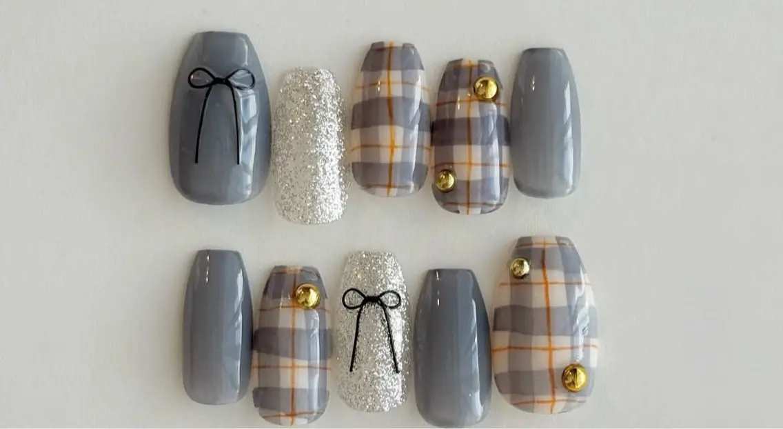 ネイル 長さ出し グラデーション キラキラネイル マグネットネイル ニュアンスネイル ハンドネイル Lee Ainのネイルデザイン