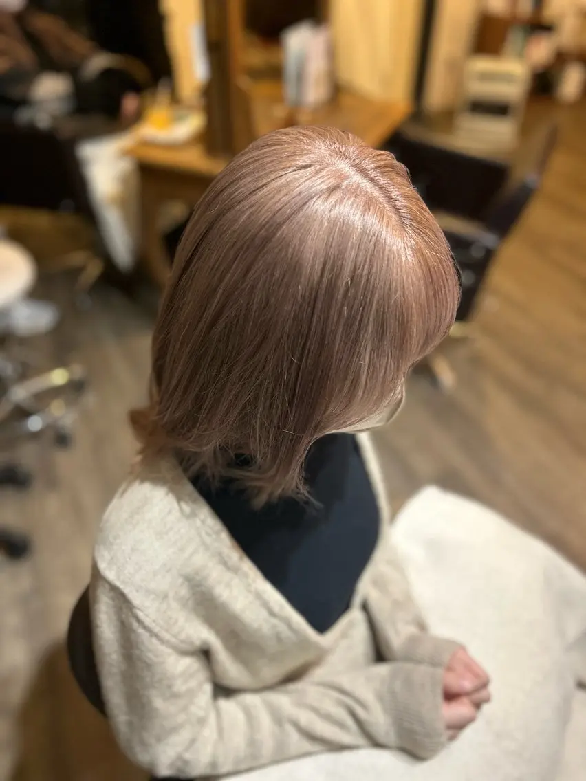 ミディアム カラー ベージュカラー ブリーチ ショコラベージュ カット ヘアカラー 井上 花音のヘアスタイル
