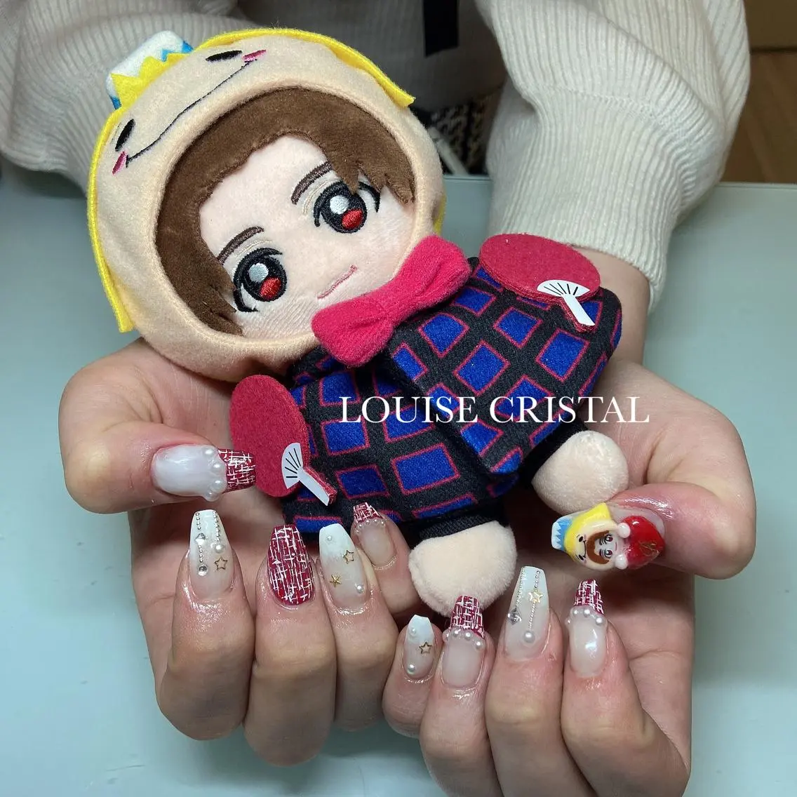 ネイル ハンドネイル LOUISE CRYSTALのネイルデザイン