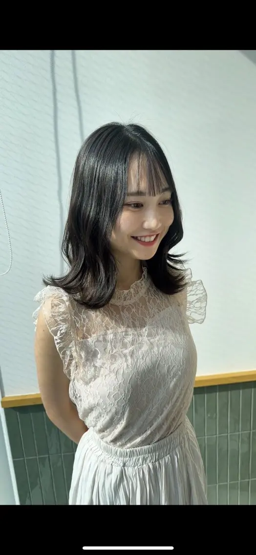 ミディアム くびれヘア レイヤーカット 外ハネヘア ブリーチなし/レイヤ ー特化🌈Tommyのヘアスタイル
