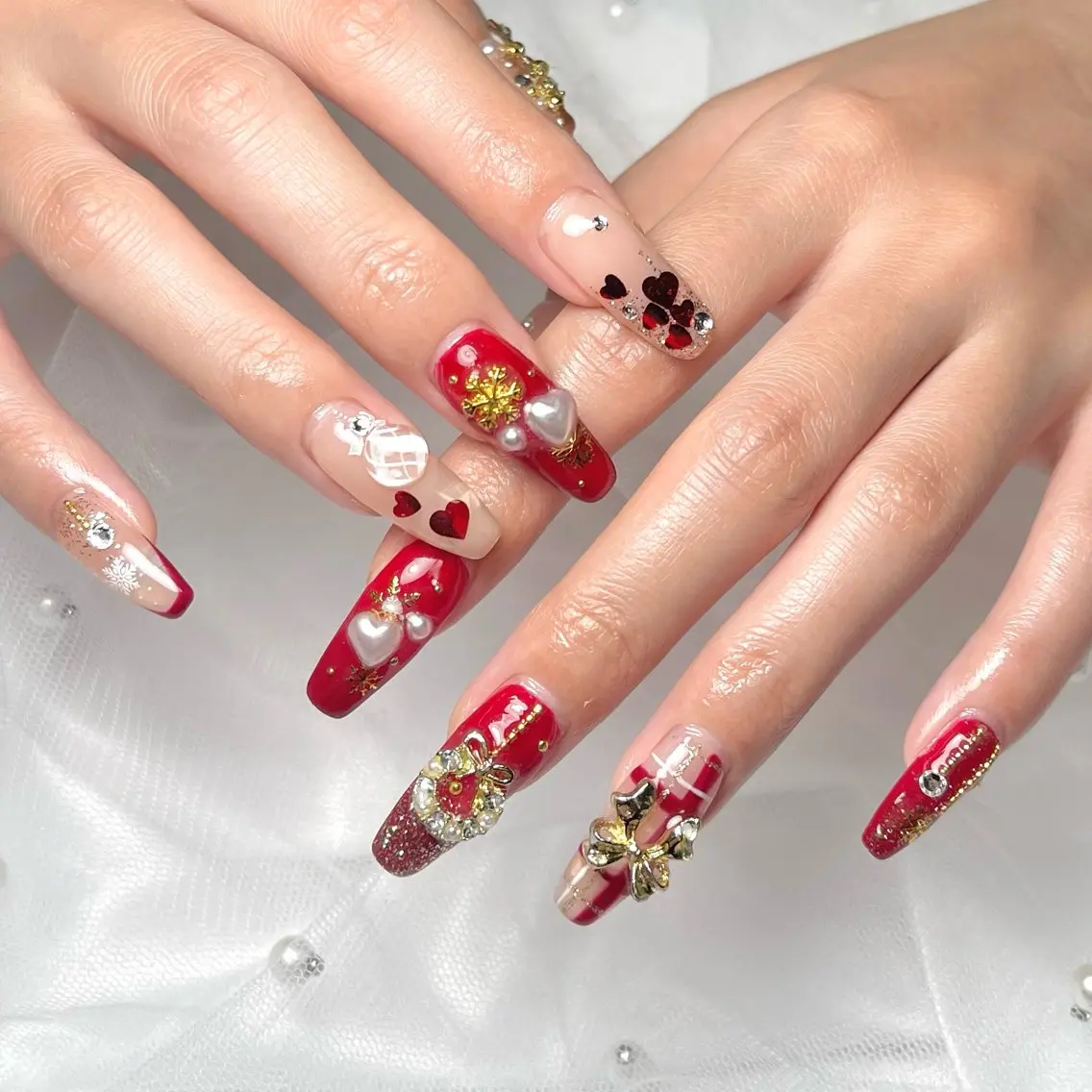 ネイル キラキラネイル 赤色 冬ネイル クリスマス ハンドネイル COCO NAILのネイルデザイン