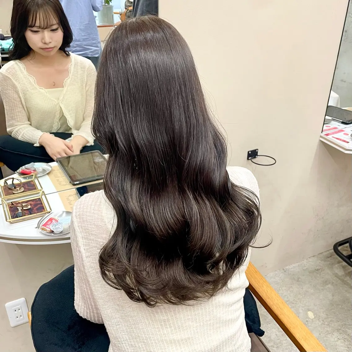 ロング カラー ベージュカラー オリーブベージュ カット ヘアカラー トリートメント noii / 伊藤 愛莉のヘアスタイル