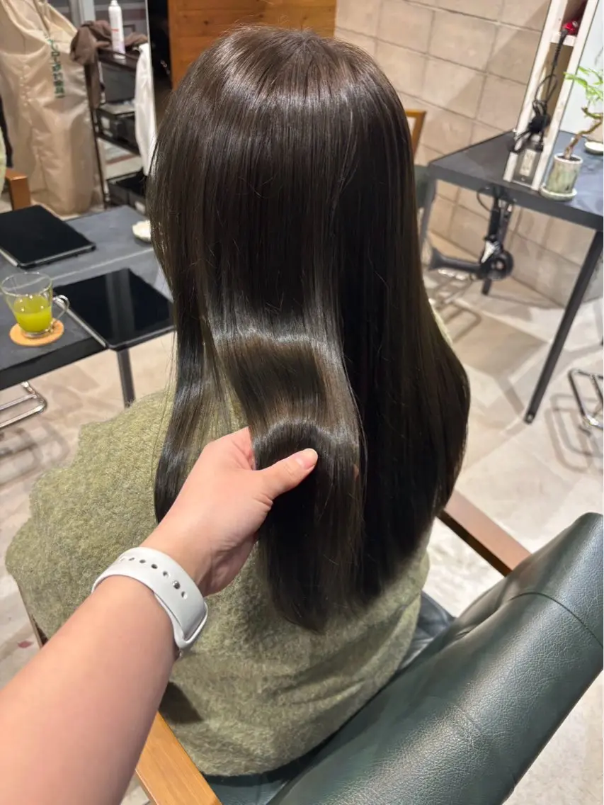 ロング カラー 髙木 千惺のヘアスタイル