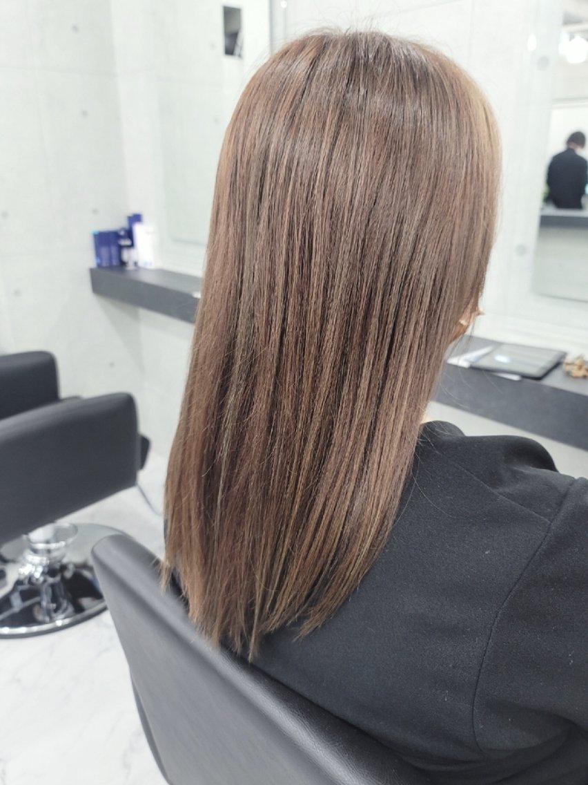 カラー ロング ハイライトカラー シルバー ハイライト ロング カット ヘアカラー ❇️安達 優心❇️ レイヤー/艶髪特化のヘアスタイル