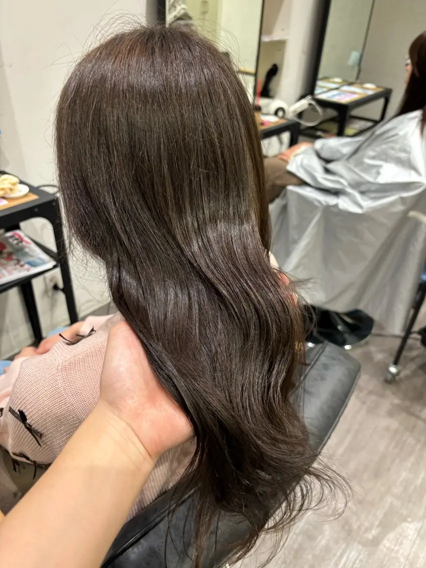 ミディアム カラー ベージュカラー オリーブベージュ cocotte宜喜 弘希のヘアスタイル