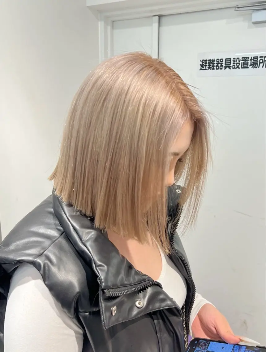 ショート カラー ヘアカラー トリートメント 艶ハイトーン🔆 ️️️安座間 希のヘアスタイル