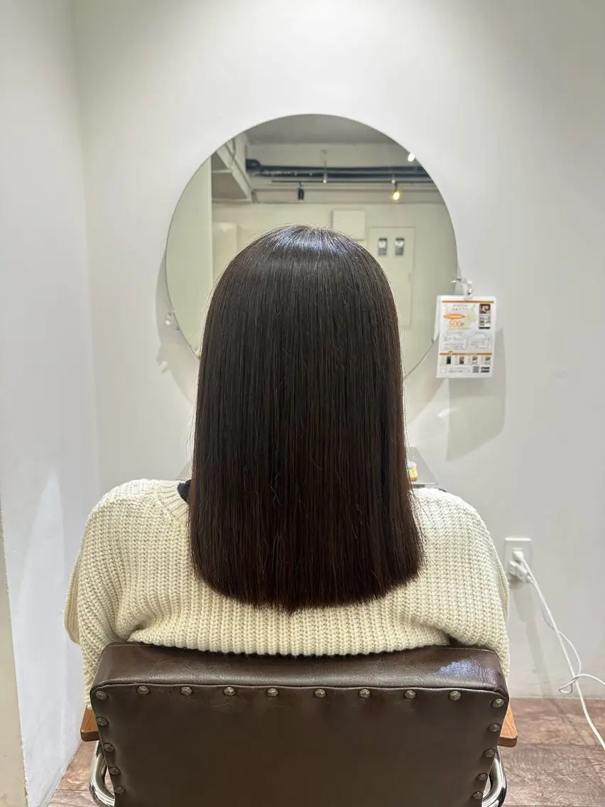 セミロング カラー ショコラグレージュ グレージュ 塩貝 幸音のヘアスタイル