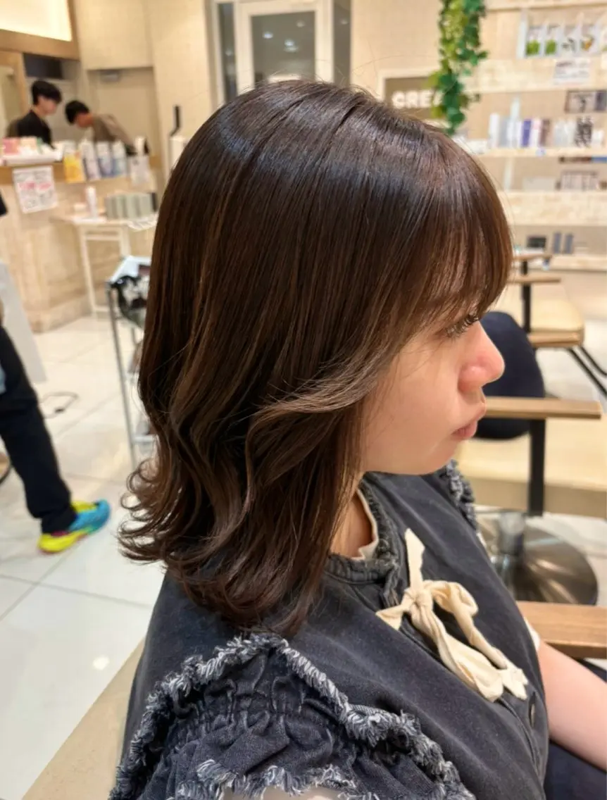 ミディアム ハイライト 髪質改善 縮毛矯正 ヘアカラー トリートメント ブリーチなしカラー/ 暖色カラー/艶カラーのヘアスタイル