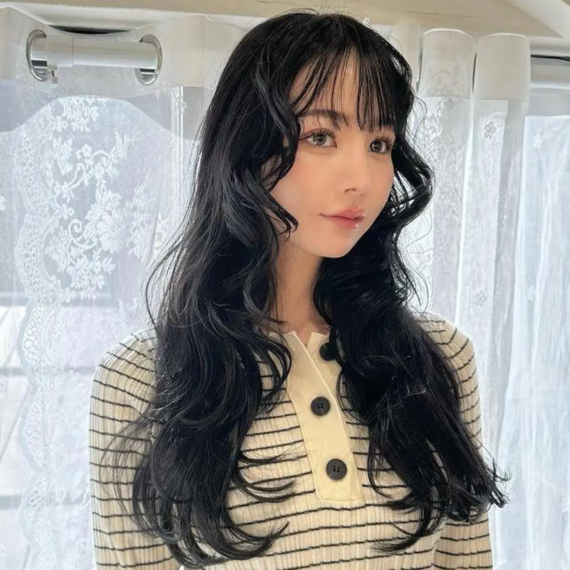 ロング カラー 黒髪 ブルーカラー ブルーブラック 透明感カラー ヘアカラー トリートメント ORIKA 美容室のヘアスタイル