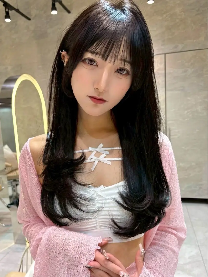 ロング 顔まわりレイヤー 韓国風ヘア レイヤーカット シースルーバング カット ヘアカラー トリートメント 縮毛矯正 ミディアム レイヤー 顔周り金山のヘアスタイル