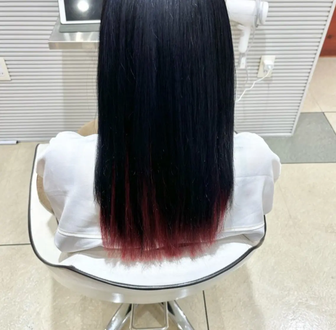 ロング カラー ブリーチ インナーカラー 髪質改善 ロング トリートメント 透明感カラー/ レイヤー/ユウユのヘアスタイル