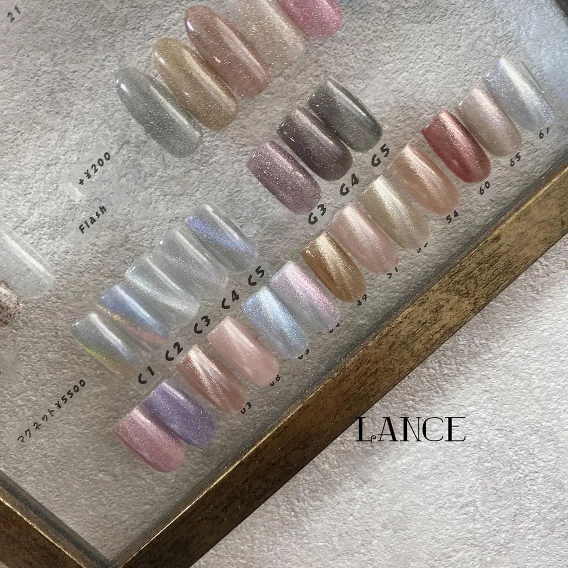 ミディアム ネイル オーロラネイル フレンチネイル キラキラネイル ワンホンネイル 冬ネイル ハンドネイル Lance nailのネイルデザイン