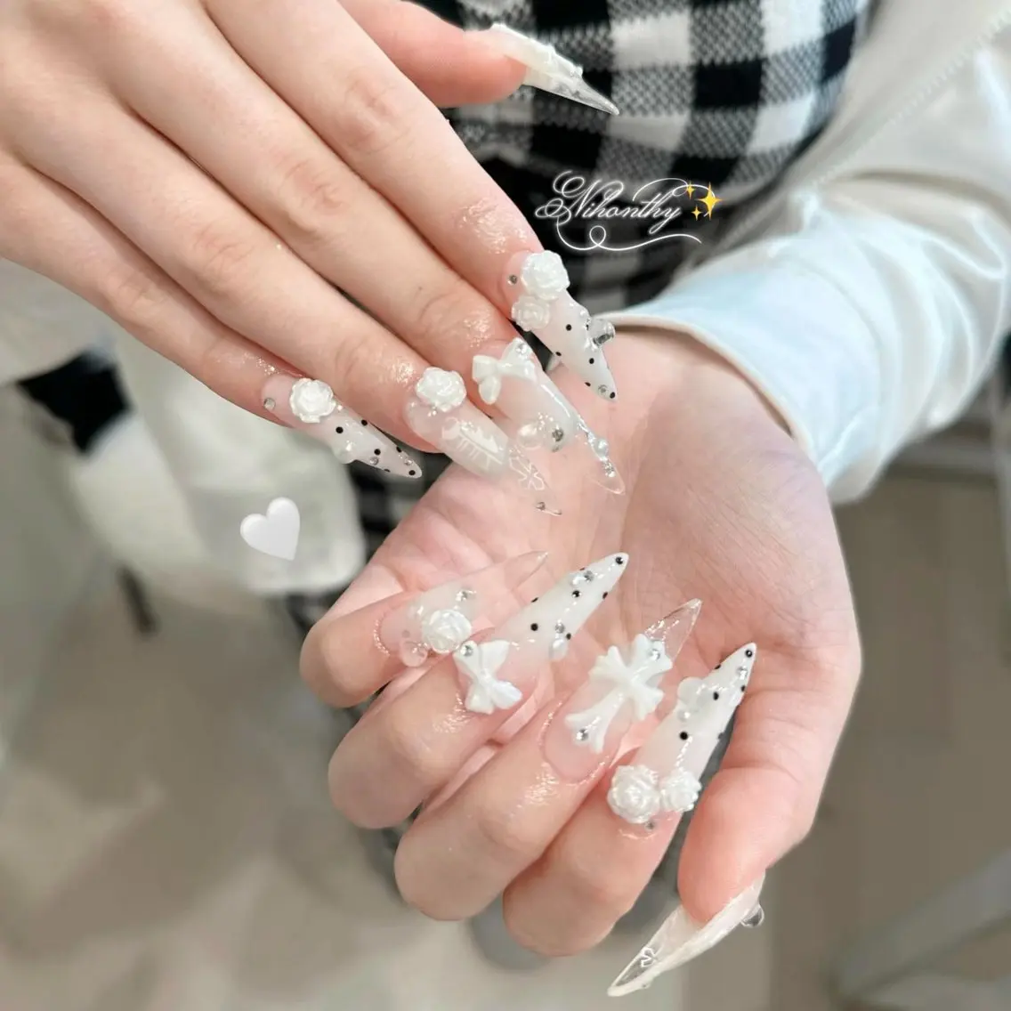 ネイル チークネイル ドット フットネイル フレンチネイル グラデーション ハンドネイル ハンドケア Nihonthy Nail 新宿のネイルデザイン