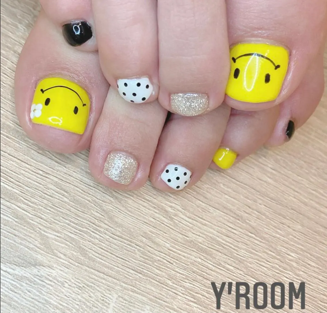 ネイル オーロラネイル フラッシュネイル フットネイル ジェルネイル グラデーション YUKA （ネイリスト）のネイルデザイン