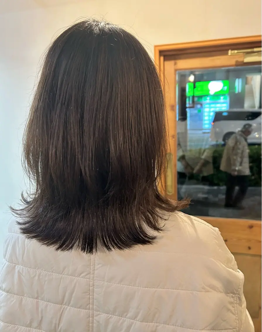 ミディアム くびれヘア レイヤーカット 透明感カラー 美髪矯正💎momoのヘアスタイル