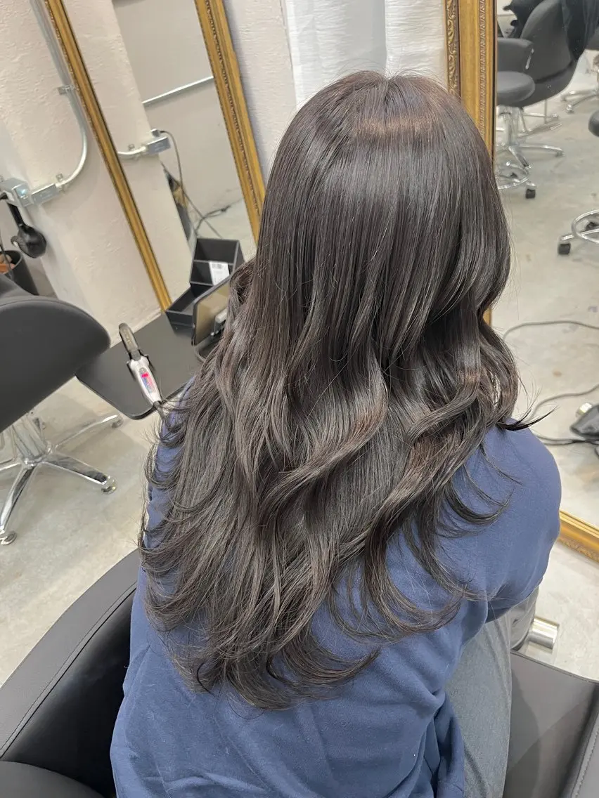 ロング カラー グレージュ/透け感 カラー/透明感カラーのヘアスタイル